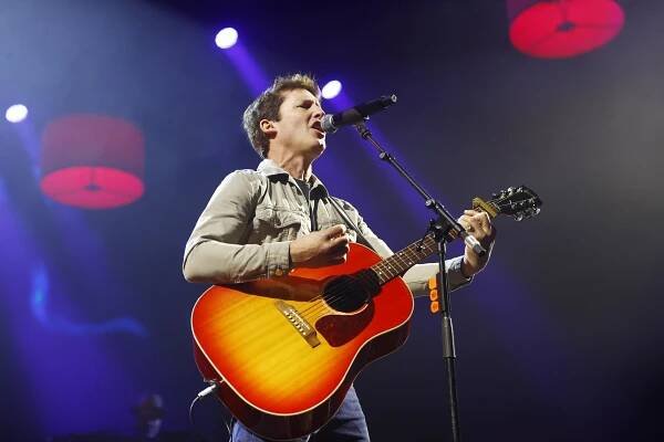 RECENZE: Pozitivní a vyzrálý James Blunt kraloval pod sedmi lustry