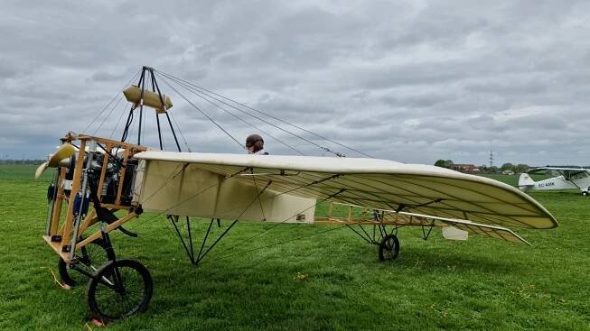 Z cesty, letí blériot. Pilot připomněl 115 let od prvního vzletu