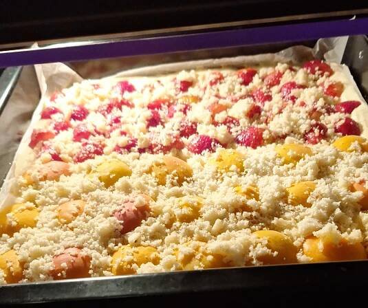 Letní hit: Jednoduchý meruňkový koláč ke kávě, který upečete za chvíli - Cooky.cz