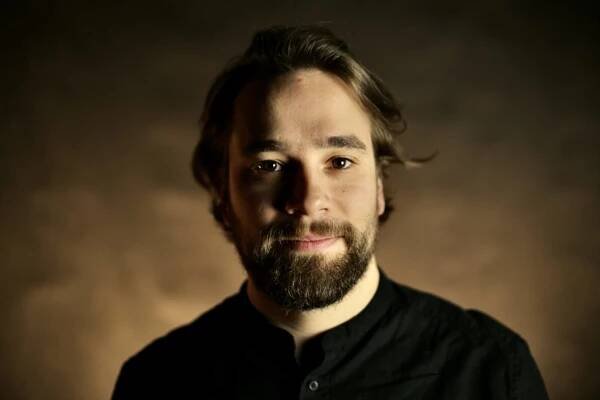 Herec, zpěvák, pedagog a také bývalý fotbalista – Michal Sedláček