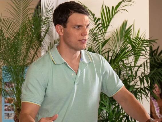 Jake Lacy Played the Most Convincing Douchebag on The White Lotus—Here’s How He Did It