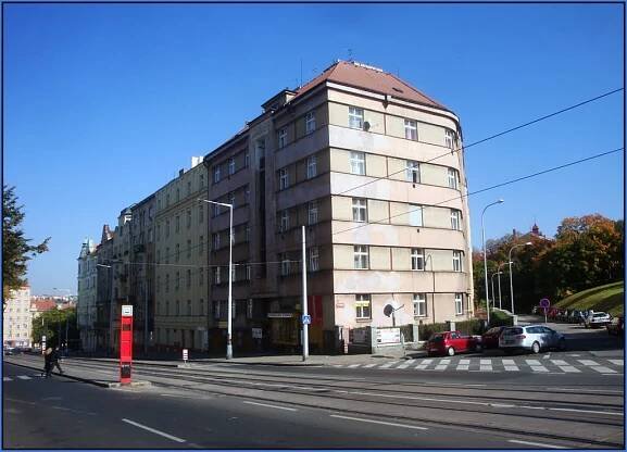 Praha - Nusle, Táborská ulice, stanice elektrické tramvaje Palouček