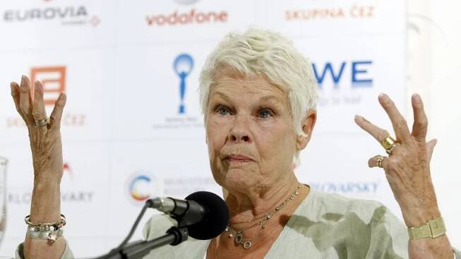 Oscarové herečce Judi Denchové slábne zrak, už nemůže číst scénáře