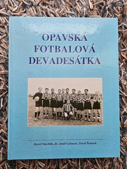 Kniha Opavská fotbalová devadesátka