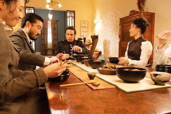Chantelle Han, Sean Baek, Jonny Harris, Uni Park - Případy detektiva Murdocha - Hra patriotů - Z filmu