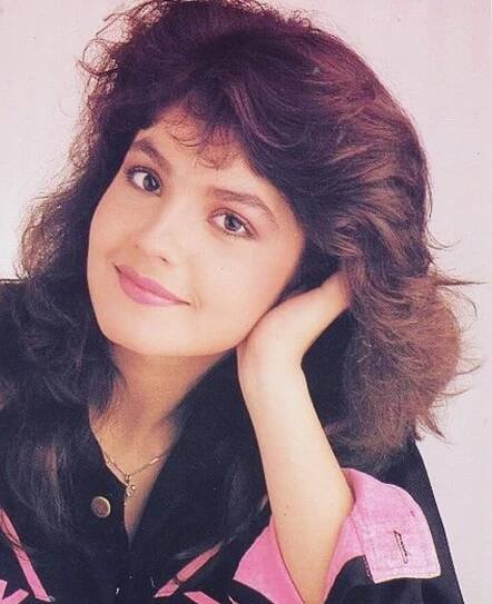 Pooja Bhatt | Li Linguas