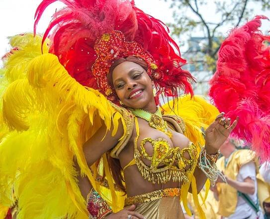 Soubor:Samba dancers in Stockholm in 2015.jpg