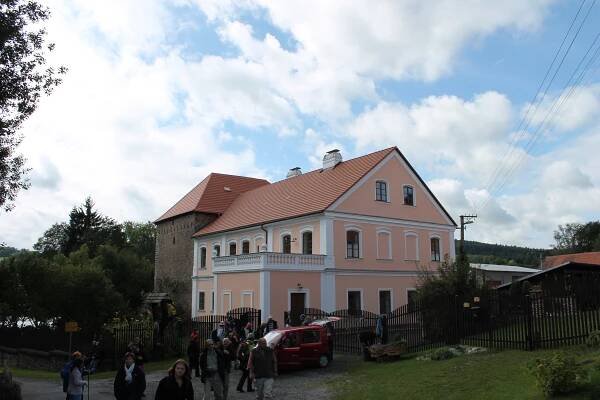 Tvrz Svojšice.jpg