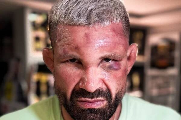 Poničený Végh vzal nečekanou brigádu. Posadil se i za kasu