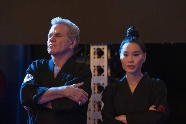 Martin Kove, Alicia Hannah-Kim - Cobra Kai - Série 6 - Z filmu