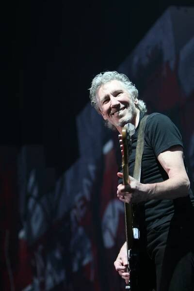 Soubor:Roger Waters en el Palau Sant Jordi de Barcelona (The Wall Live) - 04.jpg – Wikipedie