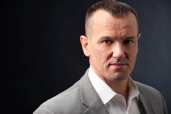 Fotka: Voják, učitel a spisovatel John Spencer