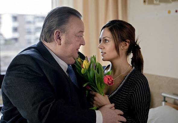 Tlusťoch - Nebezpečná hra - Z filmu - Dieter Pfaff, Burcu Dal