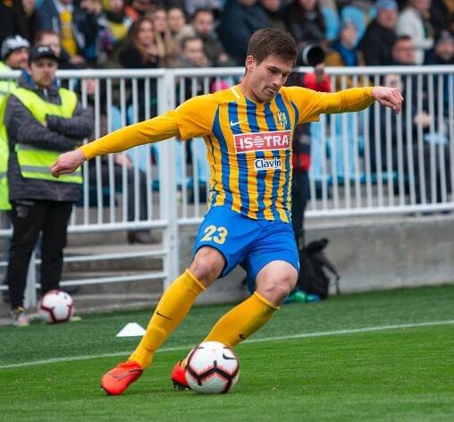 Opavský Zavadil trefil v nastavení ze sporné penalty výhru nad Karvinou
