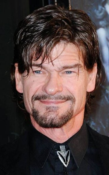 Dobrá zpráva pro fanynky: Don Swayze je celý bratr!