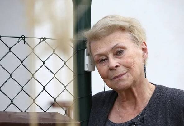 Nečekaná tvář na skromném pohřbu Andresíkové (†79): Mihla se tam manželka známého hokejisty!