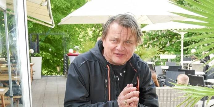 Zpěvák Vilém Čok nazpíval s Petrem Kolářem Mukovu píseň. 