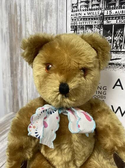 ANTIQUE & COLLECTOR’S TEDDY BEARS