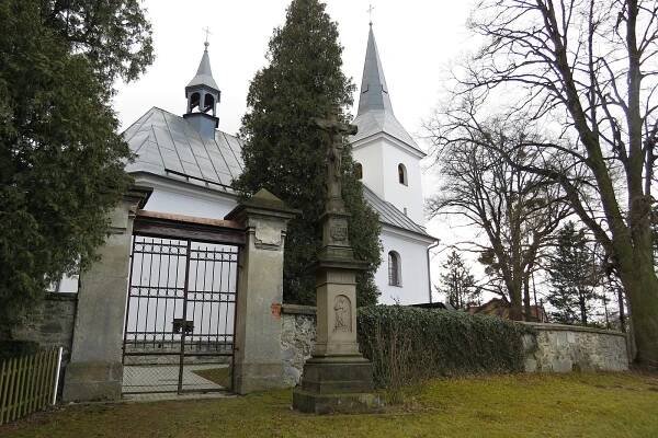 Zámek i rybníky v Bartošovicích mají své kouzlo. Vydejte se tam s námi
