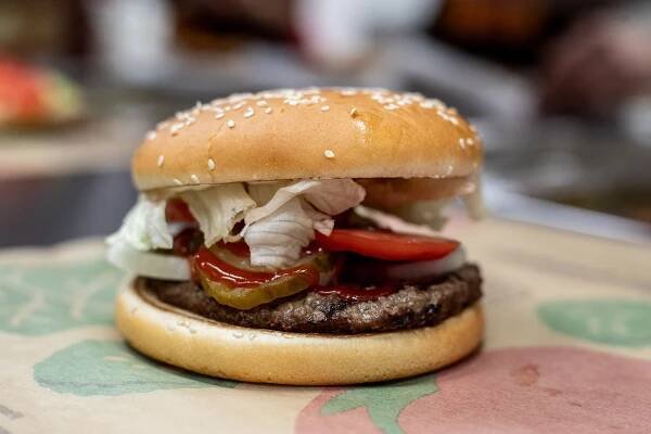 VIDEO: Ve Frýdku-Místku otevřeli první Burger King. Burgery se rozdávaly zdarma
