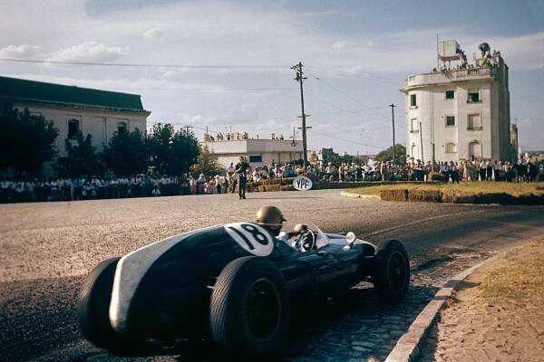 Jack Brabham driving a Cooper-Climax T53 during the Grand Prix of Argentina.