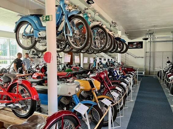 Za starými motocykly a traktory musíte do Radovesnice II. Tamní veteránské muzeum jich hostí na 350!