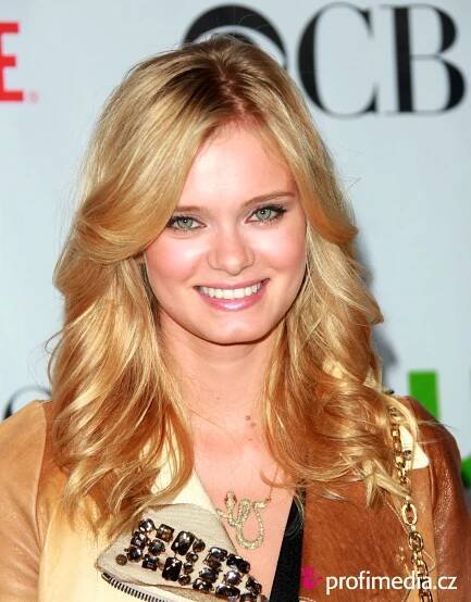 Sara Paxton - celebrity účes - HappyHair