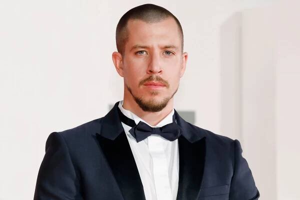 SEAL Team adds Beau Knapp as smooth-talking officer for final season