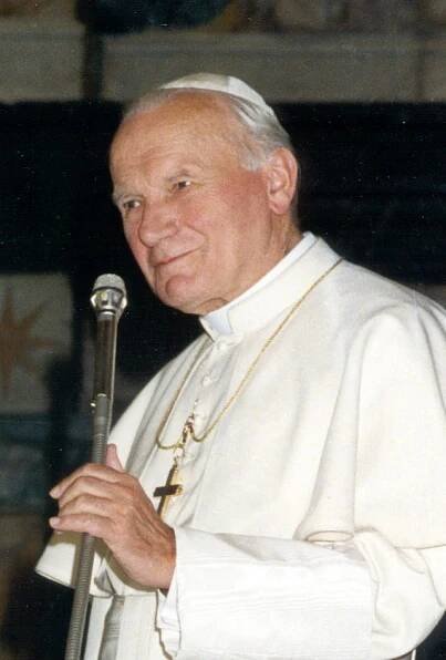 Soubor:George H W Bush and Pope John Paul II (cropped).jpg
