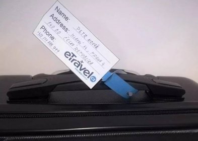 ▷ Jak správně označit kufr do letadla?✈️ – Vzor, na letišti