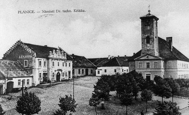 Plánice, náměstí s radnicí; před rokem 1937 (sbírka Jiřího Fiedlera).