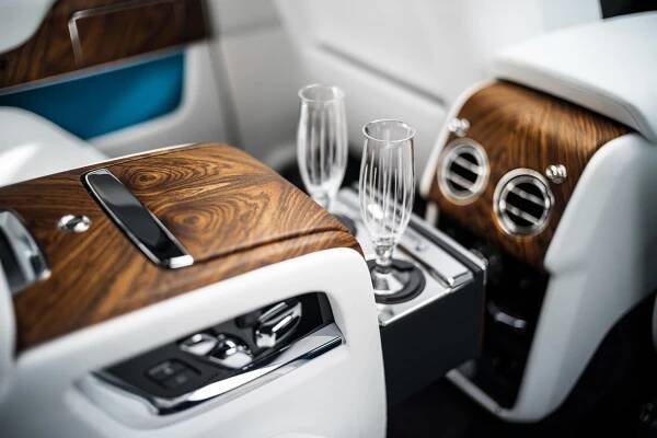 Rolls-Royce’s $325K SUV: Perfect for Actual Princes, Probably Not You | Observer