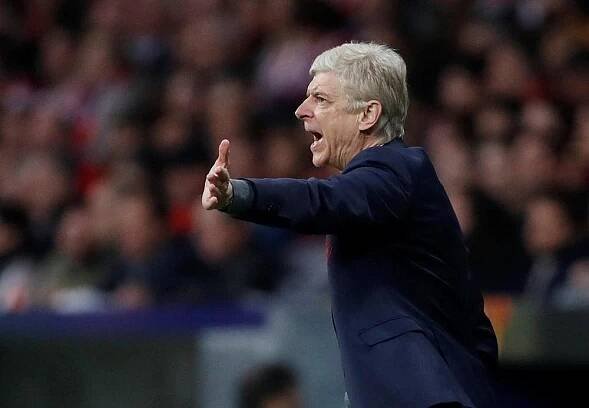 Wenger se na rozloučenou trofeje nedočká, Arsenal skončil. S Atlétikem jde do finále Marseille