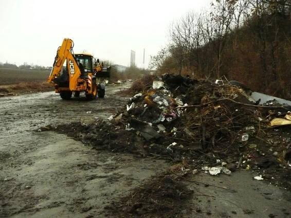 Černá skládka u Buštěhradu se uklízí, stále však hrozí vznik další