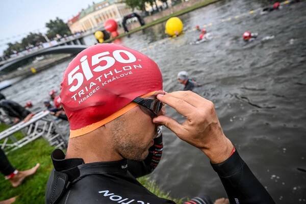 FOTO: Historický moment. Hradec přivítal slavný Ironman. A bylo to velké