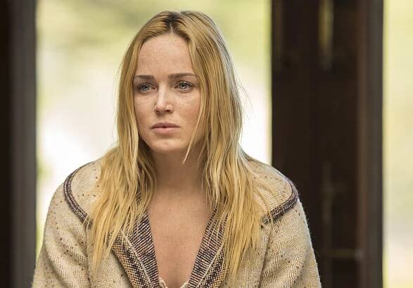 Caity Lotz in Šílenci z Manhattanu (2007)