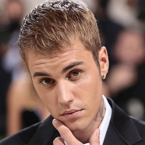 Shirtless Justin Bieber looks JUST like David Beckham as he strips down to boxers