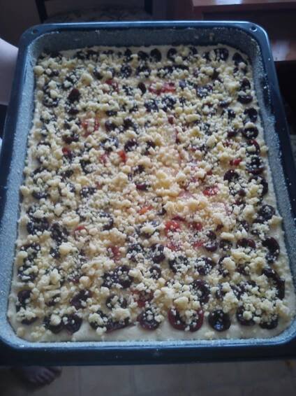 Recept: Ovocný hrnkový koláč s drobenkou