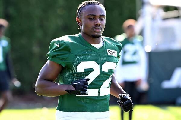 Jets safety Tony Adams (22) practices in Florham Park, NJ. 