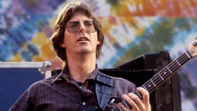 Phil Lesh, Bassist Who Anchored the Grateful Dead, Dies at 84