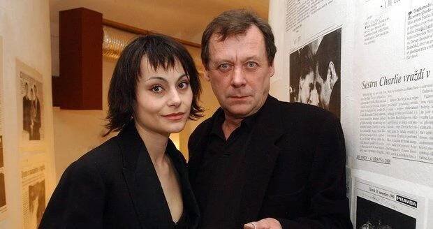 Nestárnoucí herečka Vendula Křížová oslavila 50. Se ženami exmanžela Oldřicha Víznera je kamarádka