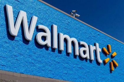 Indianapolis - cca května 2018: Walmart maloobchodní prodejny. Walmart je posílen�í své internetové a e-Commerce přítomnost držet krok s konkurencí Vii — Stock obrázek