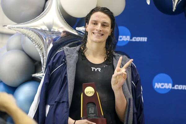 Transgender sportovkyně Lia Thomasová se stala šampionkou univerzitní ligy NCAA.