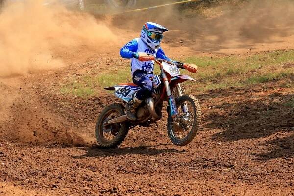 Junior MX Team off to France