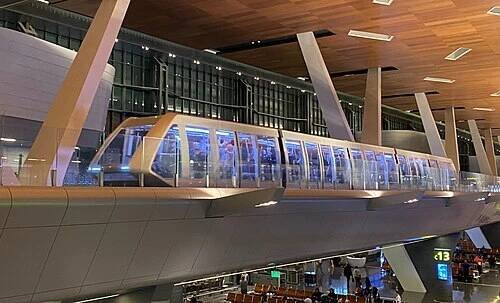 Monorail spojující části letiště