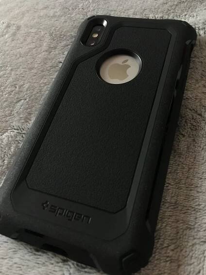 spigen_kryty_ipouzdro8