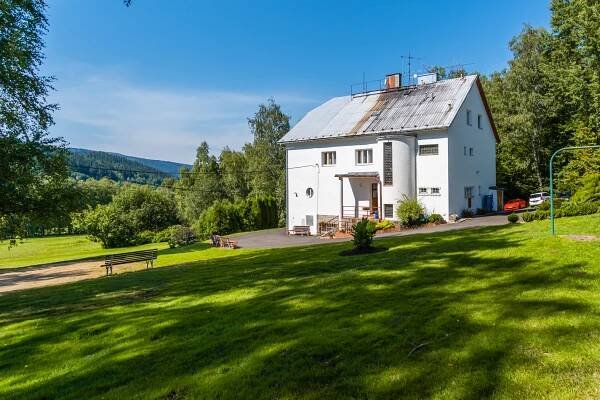Rodinný penzion v srci Beskyd s pozemky 36357 m2, Hutisko-Solanec - Tomáš Konior | Zlínský makléř