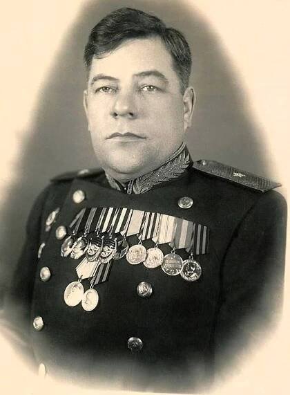 Dutkin, Alexej Ivanovič : D