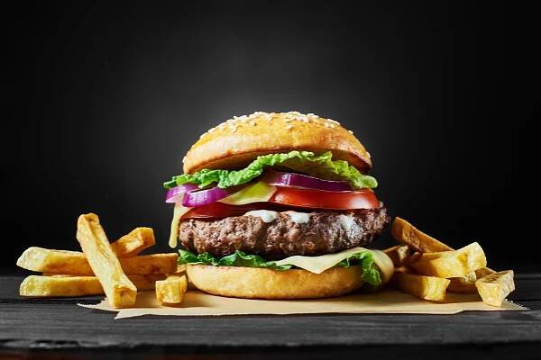 BURGER S HRÁŠKOVÝM PESTEM