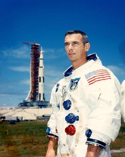 Slovák po otcovi, Eugene Cernan, sa ako americký kozmonaut stal posledným človekom na Mesiaci - Tulacky
